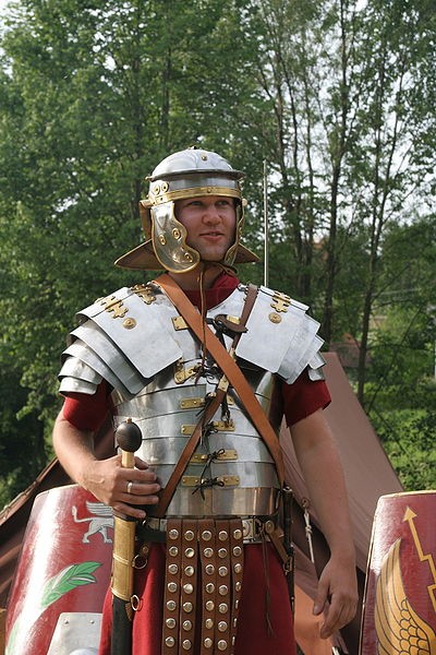 400px-Roman_soldier_in_lorica_