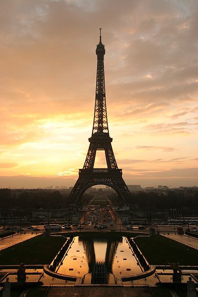 eiffel_at_sunrise_from_the_tro