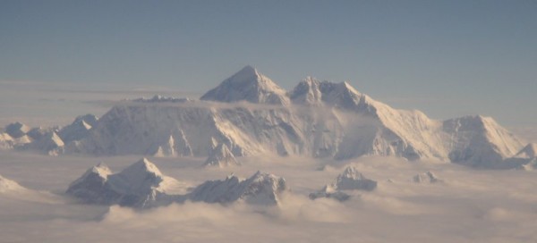 Mt_Everest_aerial_2005