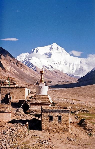 Mt_Everest_from_Rombok_Gompa,_